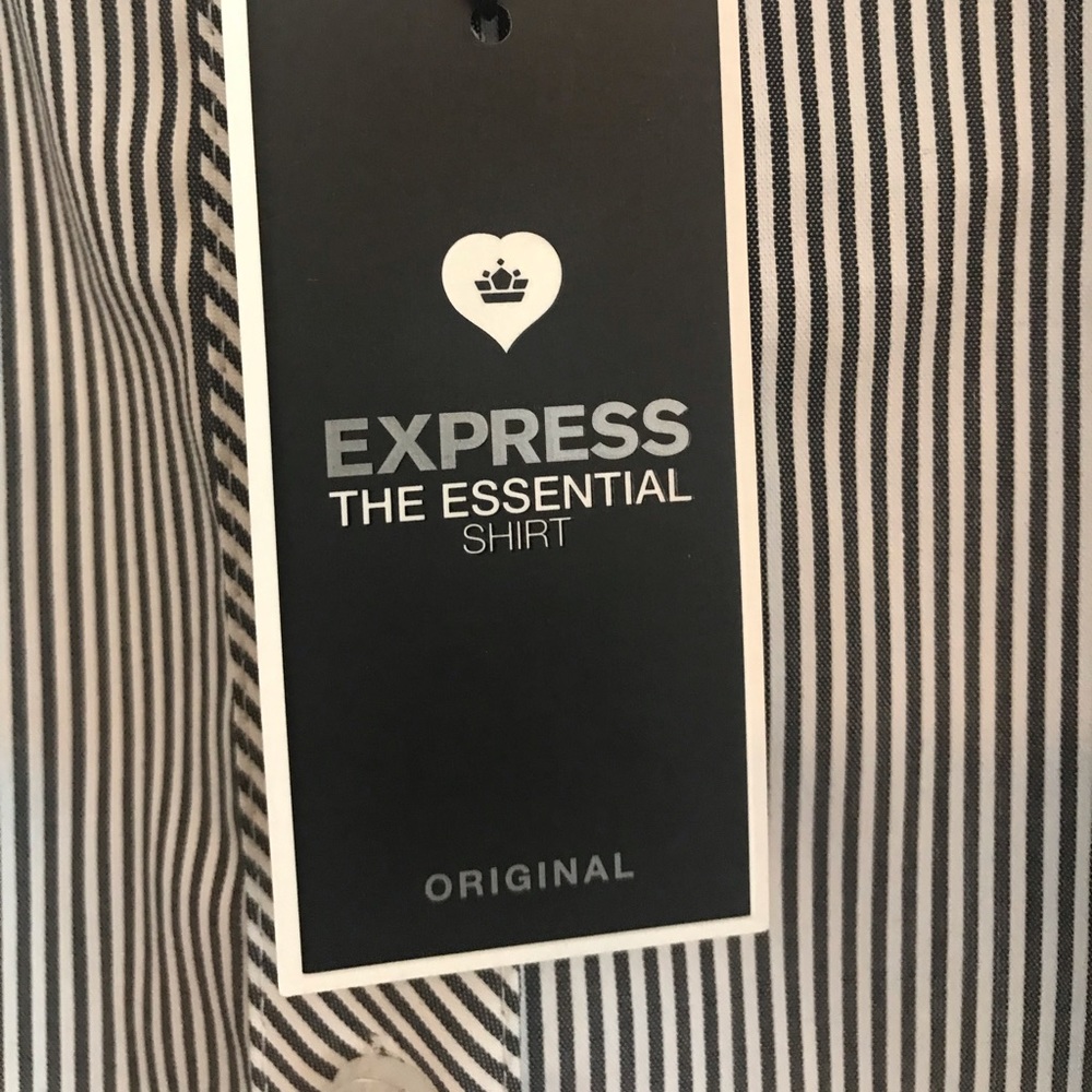 Express the essential shirt- original